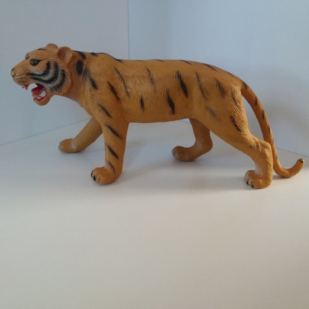 Vintage Imperial Tiger Toy Bengal Siberian Jungle Cat Animal Wildlife Kids 1986